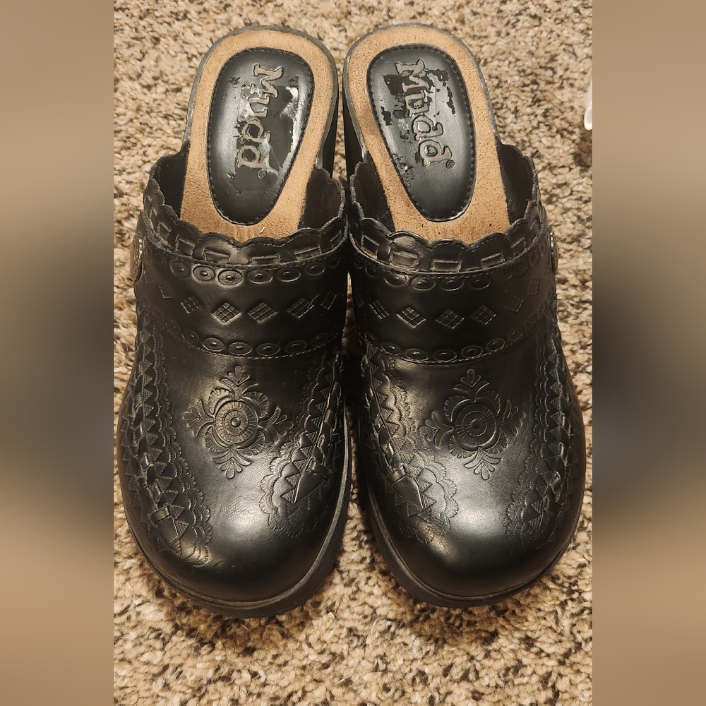 Mudd Black Embossed Women's Mules